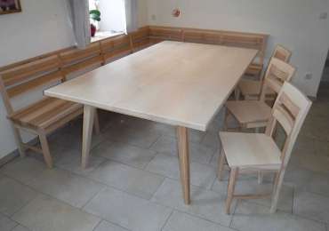 Sitzgruppe in Esche, Tischplatte in Ahorn